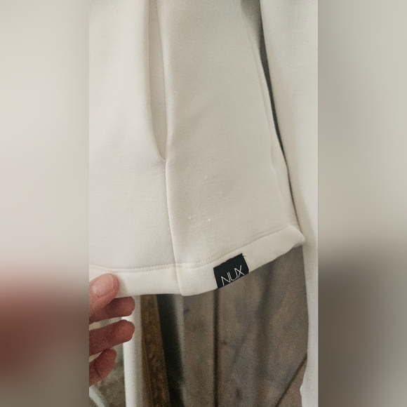 NUX Active: Cozy and Comfortable Athleisure Sleek Jacket in Coconut. Size Medium - Picture 16 of 16